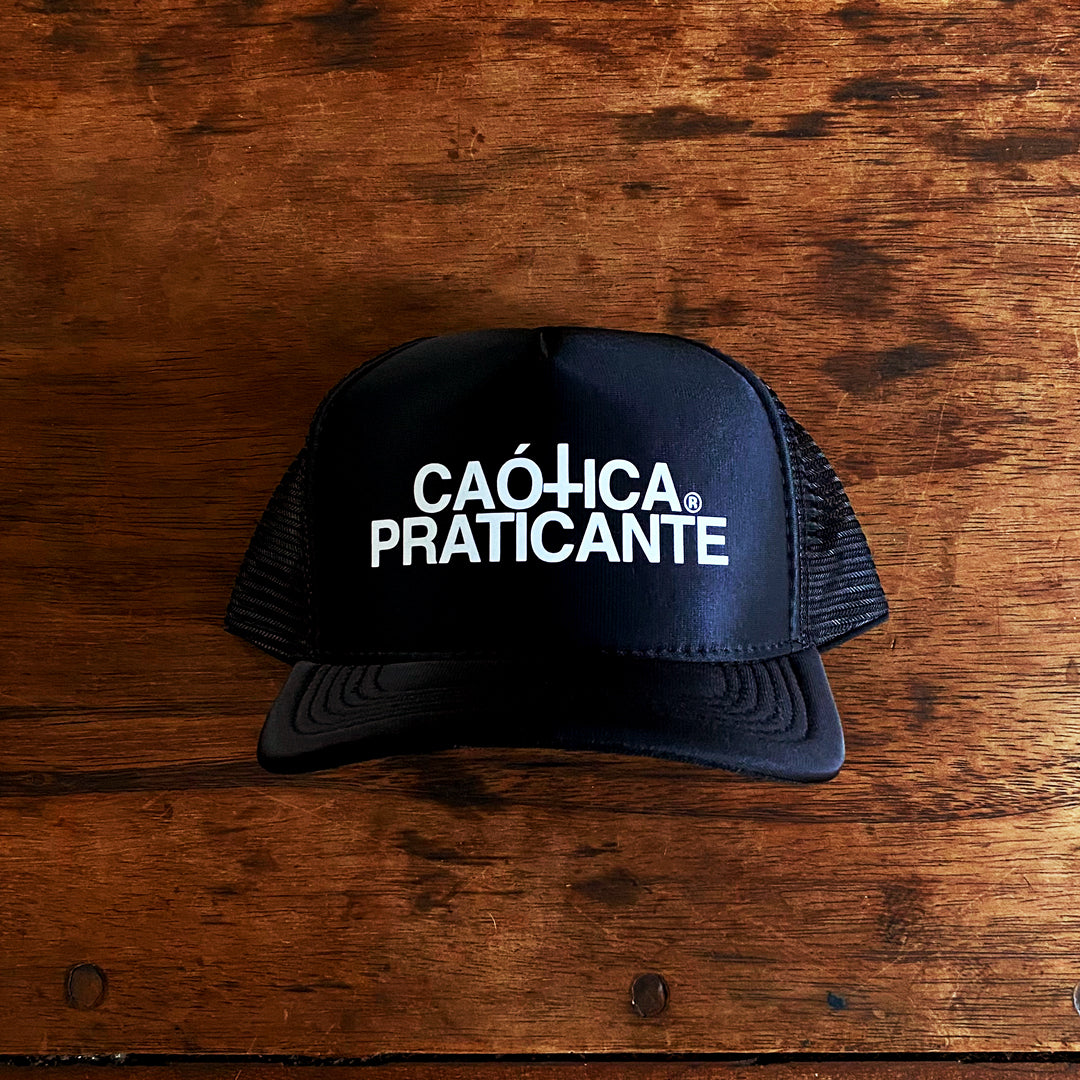 Boné Trucker "CAÓTICO PRATICANTE"